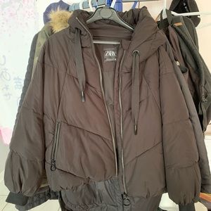 Black Zara puffer jacket in size XS.